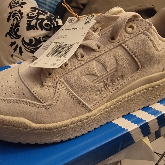 Adidas - Picture 6 of 6